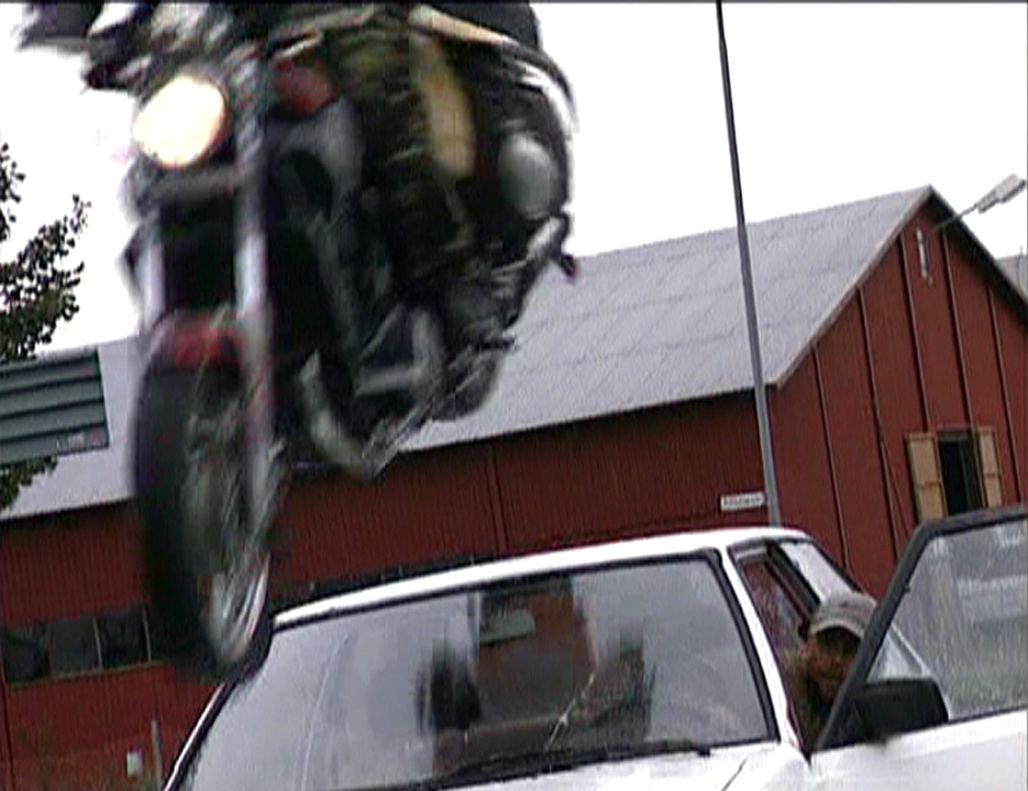 Hopp över bil i rABBit 1999. Hojen? En Yamaha V-Max