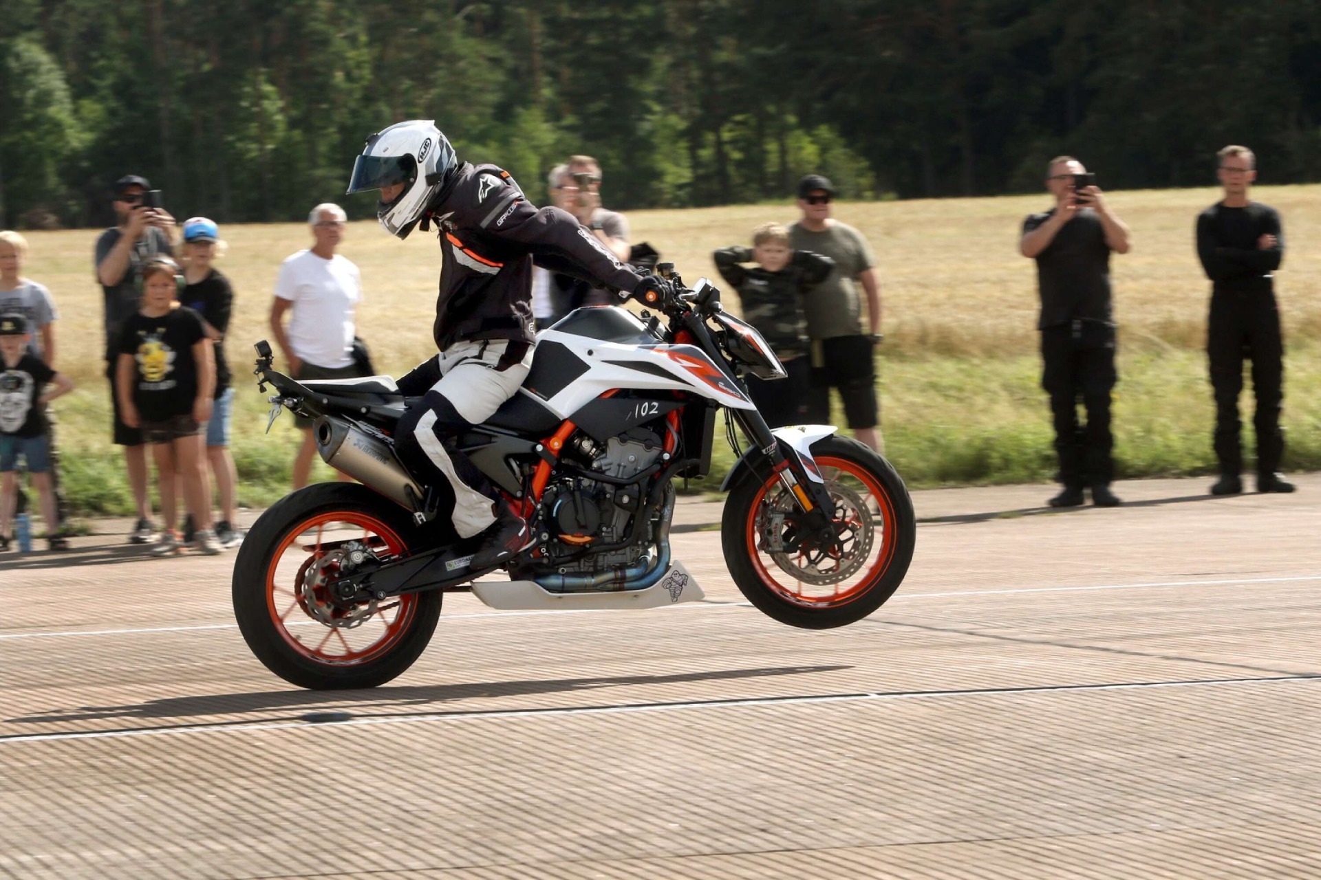 Magnus på Moholmsstrippen år 2022 på sin KTM 890 Duke  R